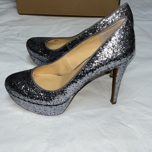 Gianni Bini Silver platform stiletto -*minor damage from stick on insole - 8 - Picture 5 of 9